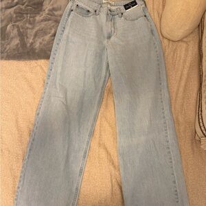 Abercrombie curve love Jean